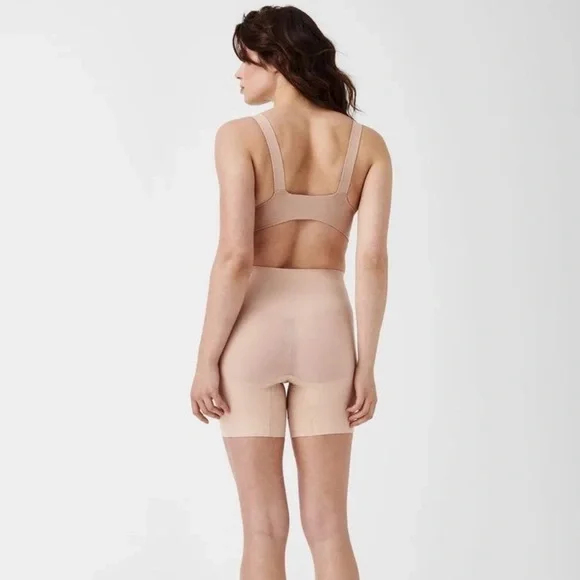 SPANX Seamless Everday Shaping Shorts - Picture 3 of 10